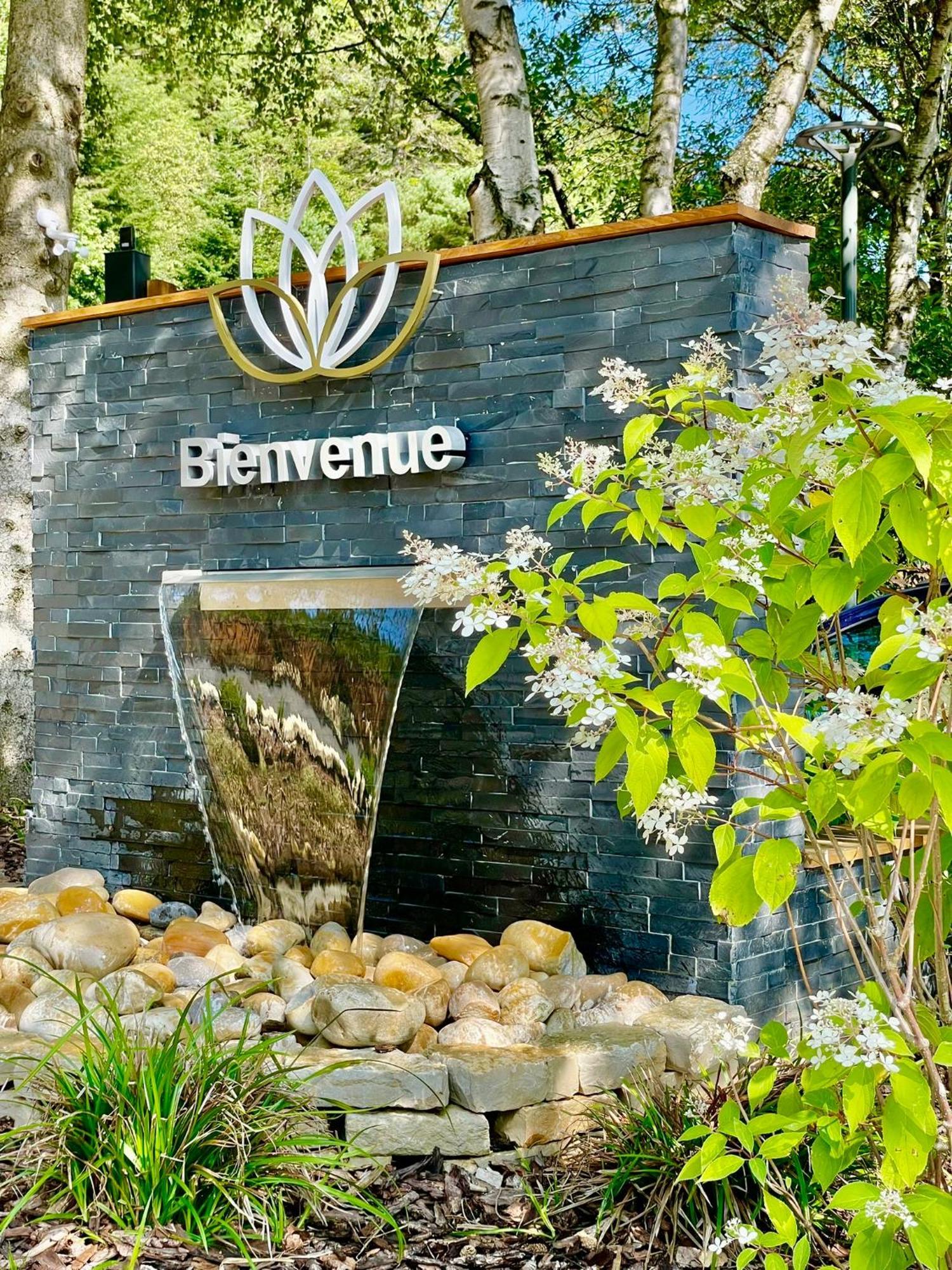 Domaine Les 2 Mondes Hotel Aydat Bagian luar foto